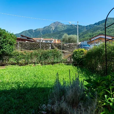 Cozy With Garden In Laghetto By Wonderful Italy Appartamento